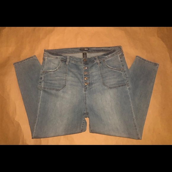 Fashion Nova Jeans - Picture 1 of 3